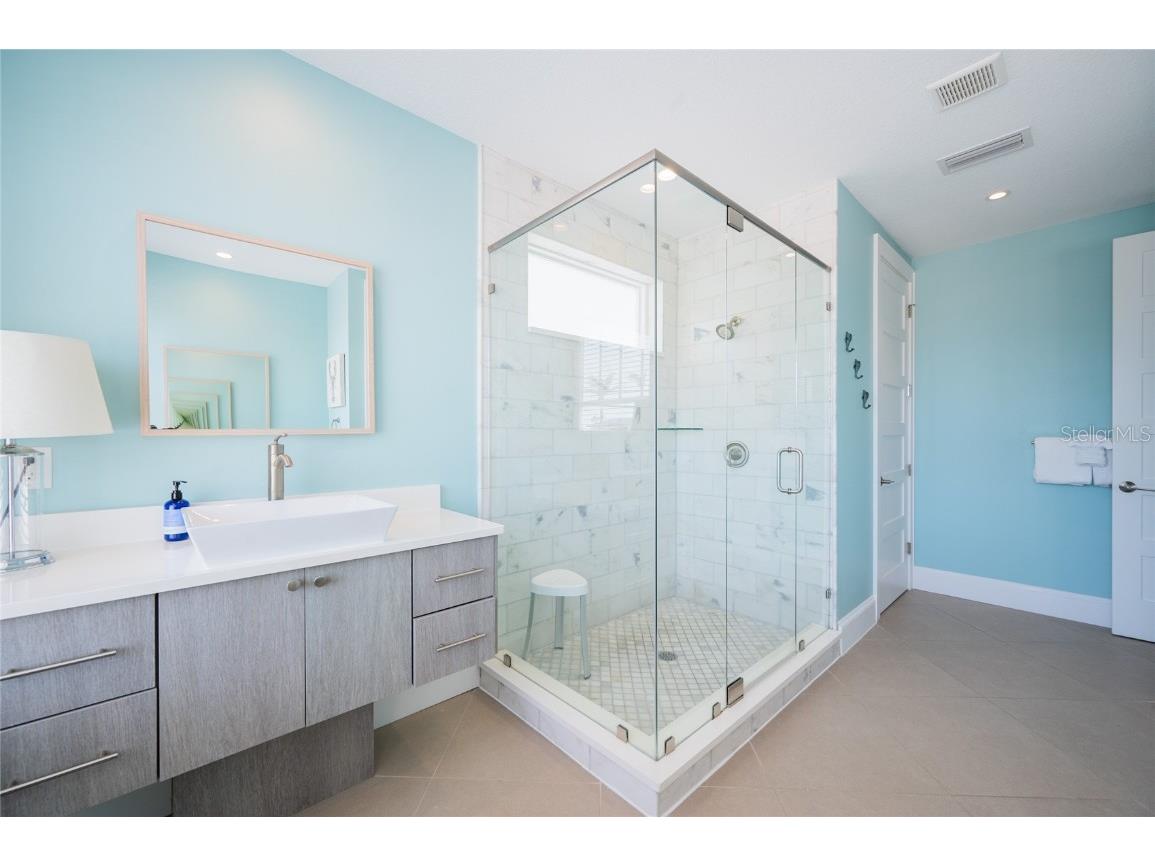 2201 Avenue C Bradenton Beach FL 34217 A4676238 image38