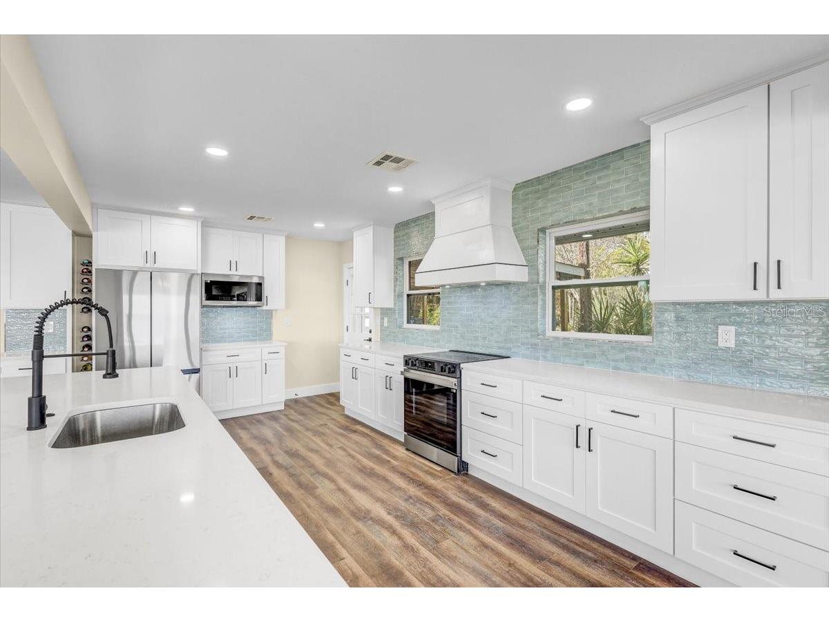 2201 Riverview Boulevard Bradenton FL 34205 - MANATEE RIVER TB8481888 image18