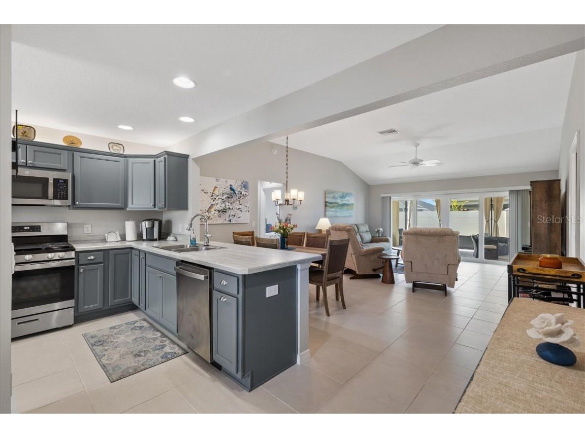 2202 Landrea Loop The Villages FL 32163 G5103154 image2