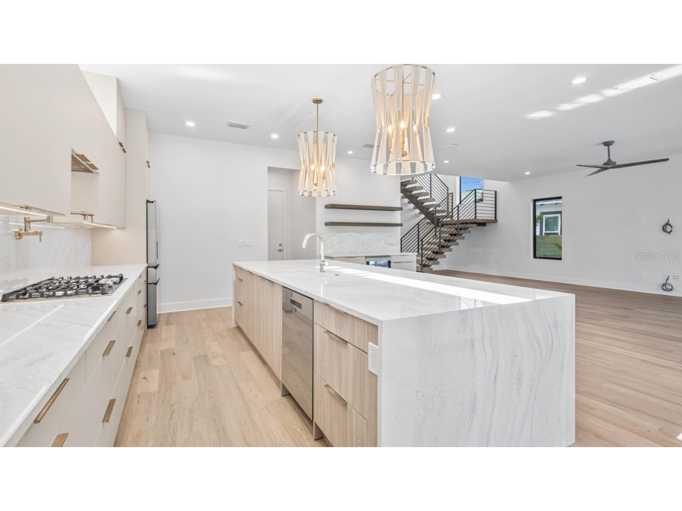 2203 Glenwood Tampa FL 33602 TB8305291 image11