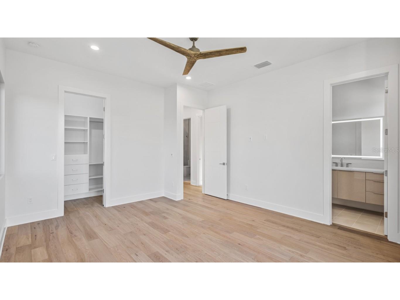 2203 Glenwood Tampa FL 33602 TB8305291 image17