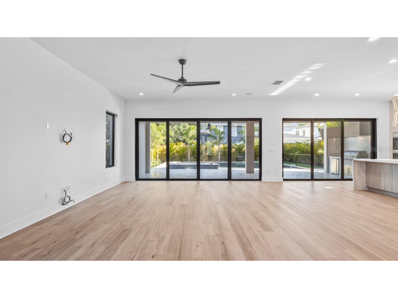 2203 Glenwood Tampa FL 33602 TB8305291 image6