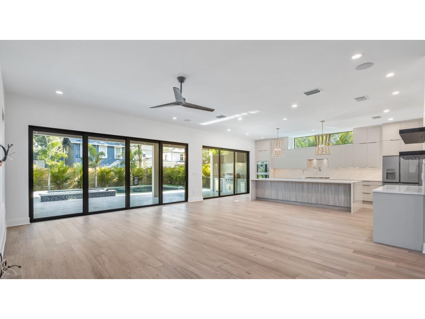 2203 Glenwood Tampa FL 33602 TB8305291 image7