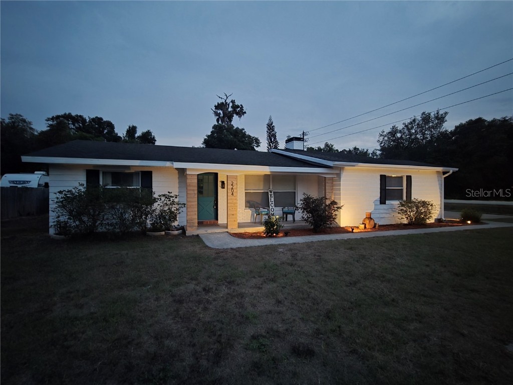 2204 Poinsettia Lane Deland FL 32724 V4942466 image1