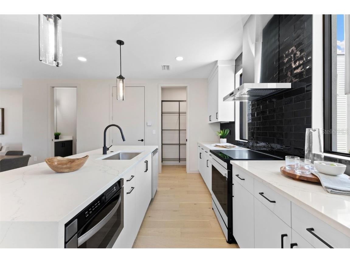 2205 16th Street N Saint Petersburg FL 33704 TB8442246 image25