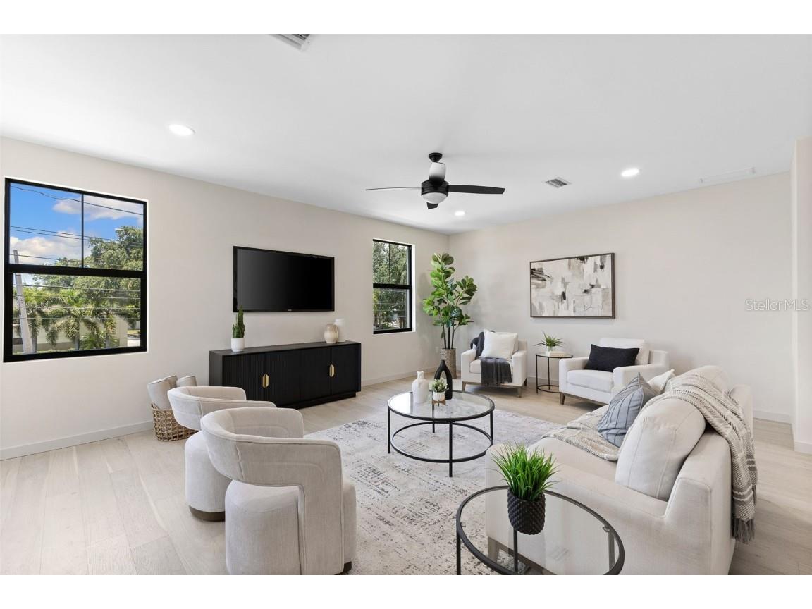 2205 16th Street N Saint Petersburg FL 33704 TB8442246 image7