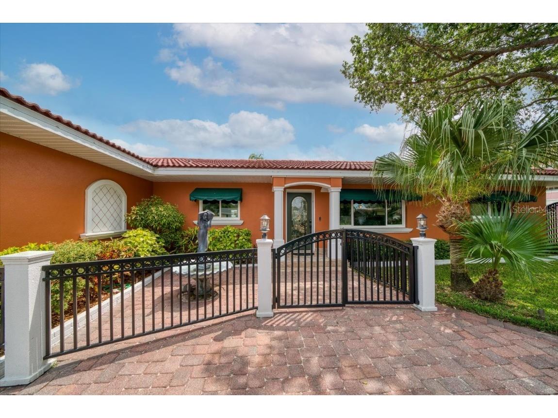 2205 Bayshore Drive Belleair Beach FL 33786 - CLEARWATER HARBOR U8195698 image1