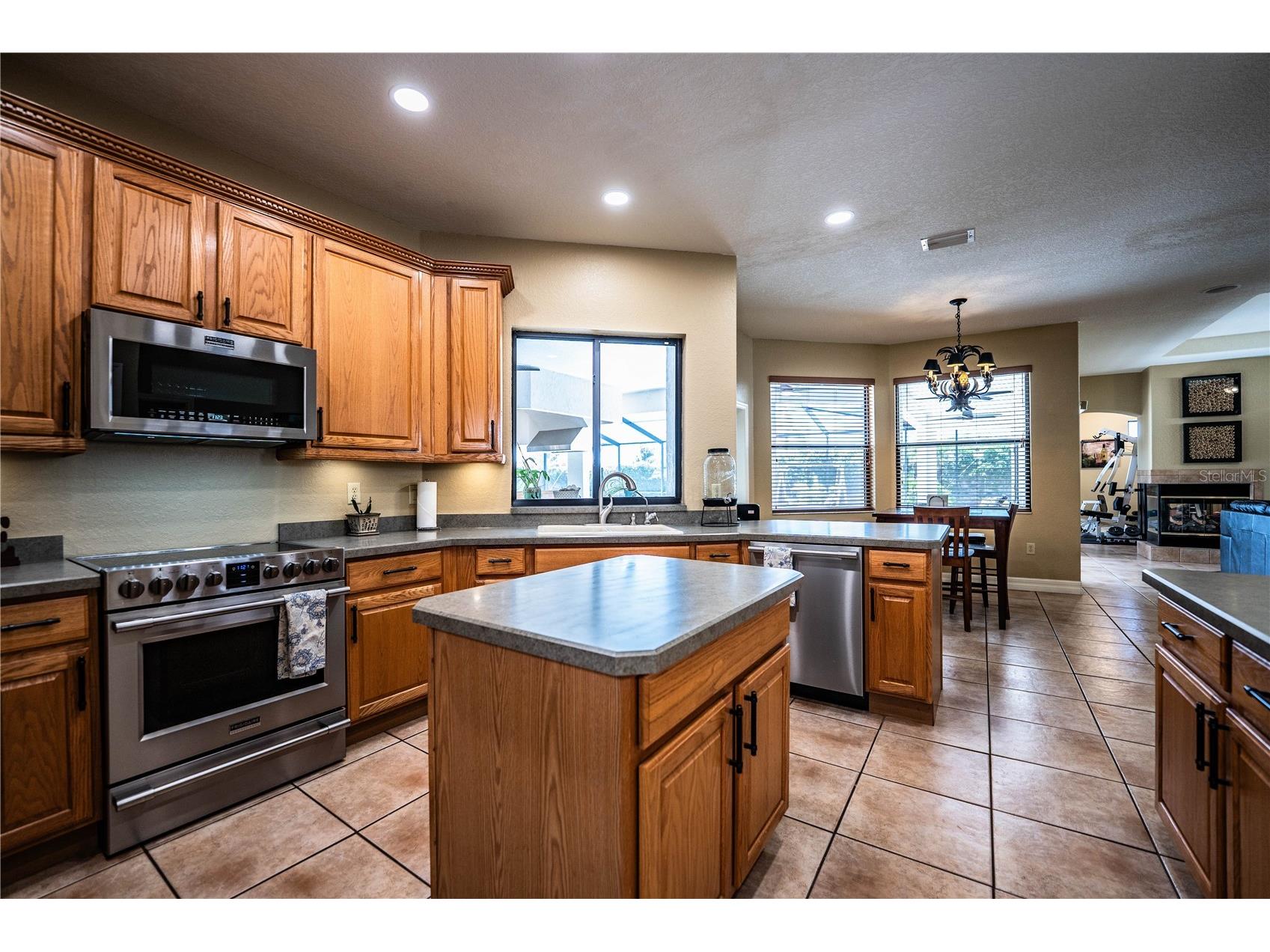 2205 Chesterfield Circle Lakeland FL 33813 L4962983 image5