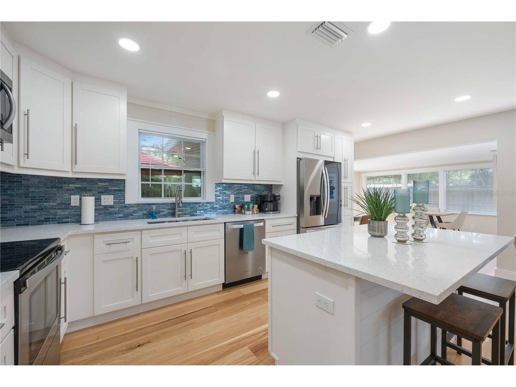 2205 Floyd Street Sarasota FL 34239 A4691727 image12