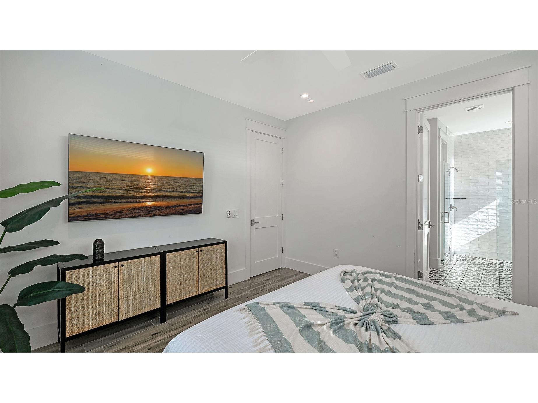 2206 Avenue A Bradenton Beach FL 34217 A4678136 image27
