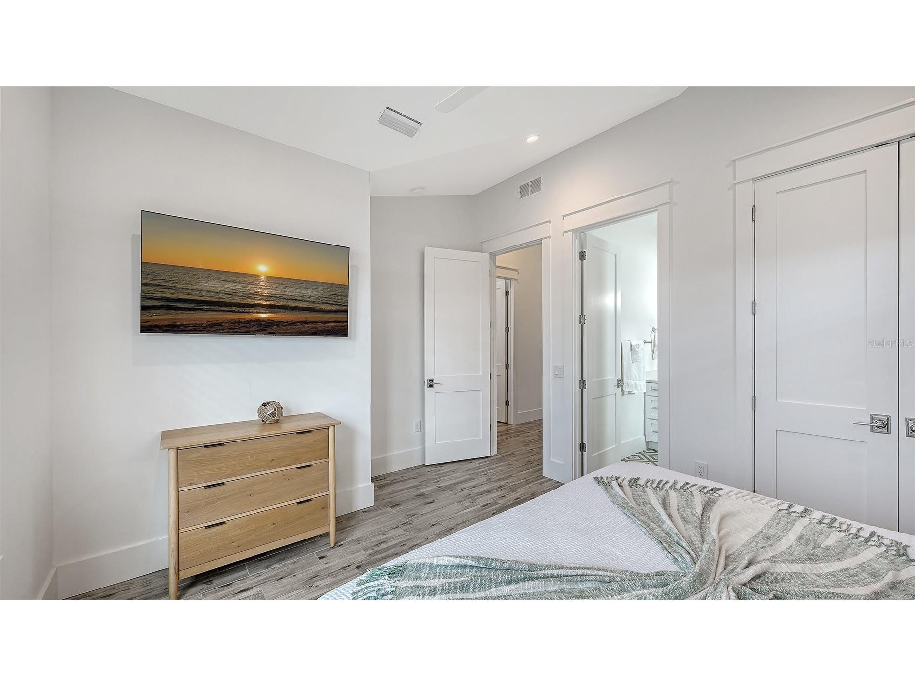 2206 Avenue A Bradenton Beach FL 34217 A4678136 image40