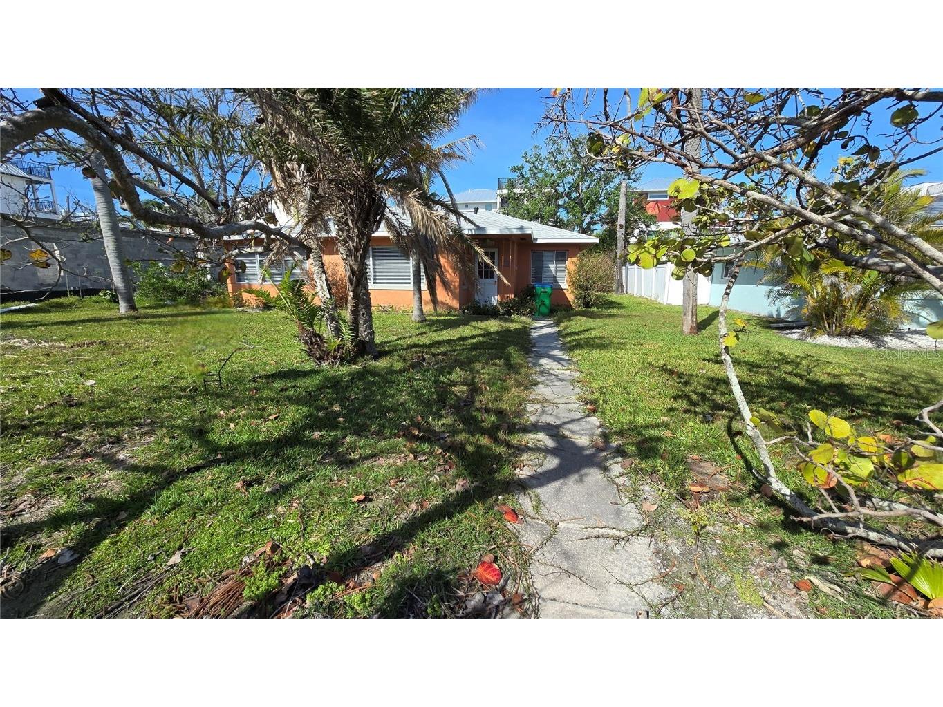 2206 Avenue B Bradenton Beach FL 34217 A4647630 image1