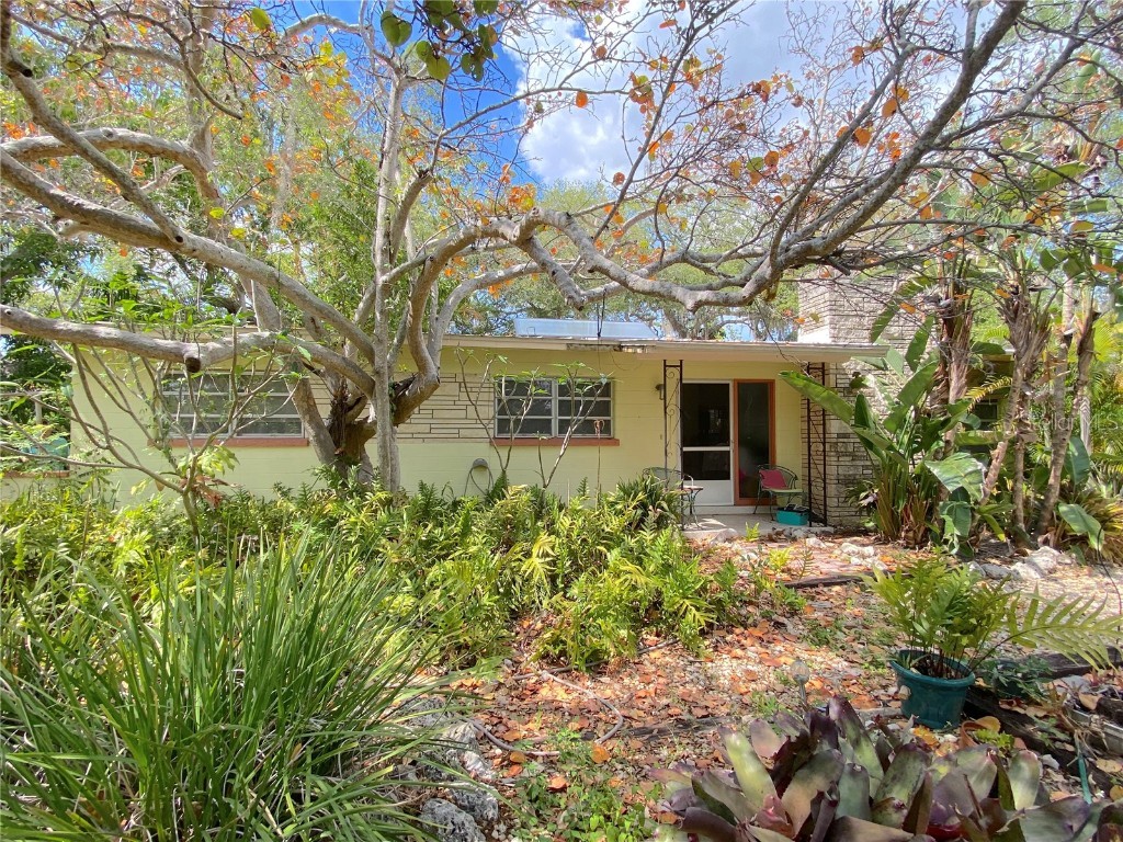 2207 Hickory Avenue Sarasota FL 34234 J975000 image1