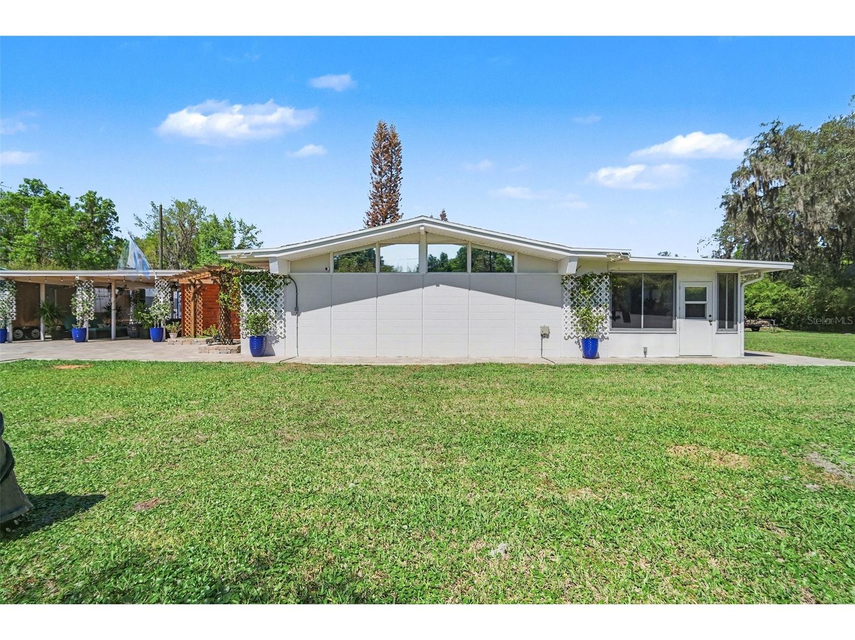 2207 Poinsettia Lane Deland FL 32724 V4948588 image2