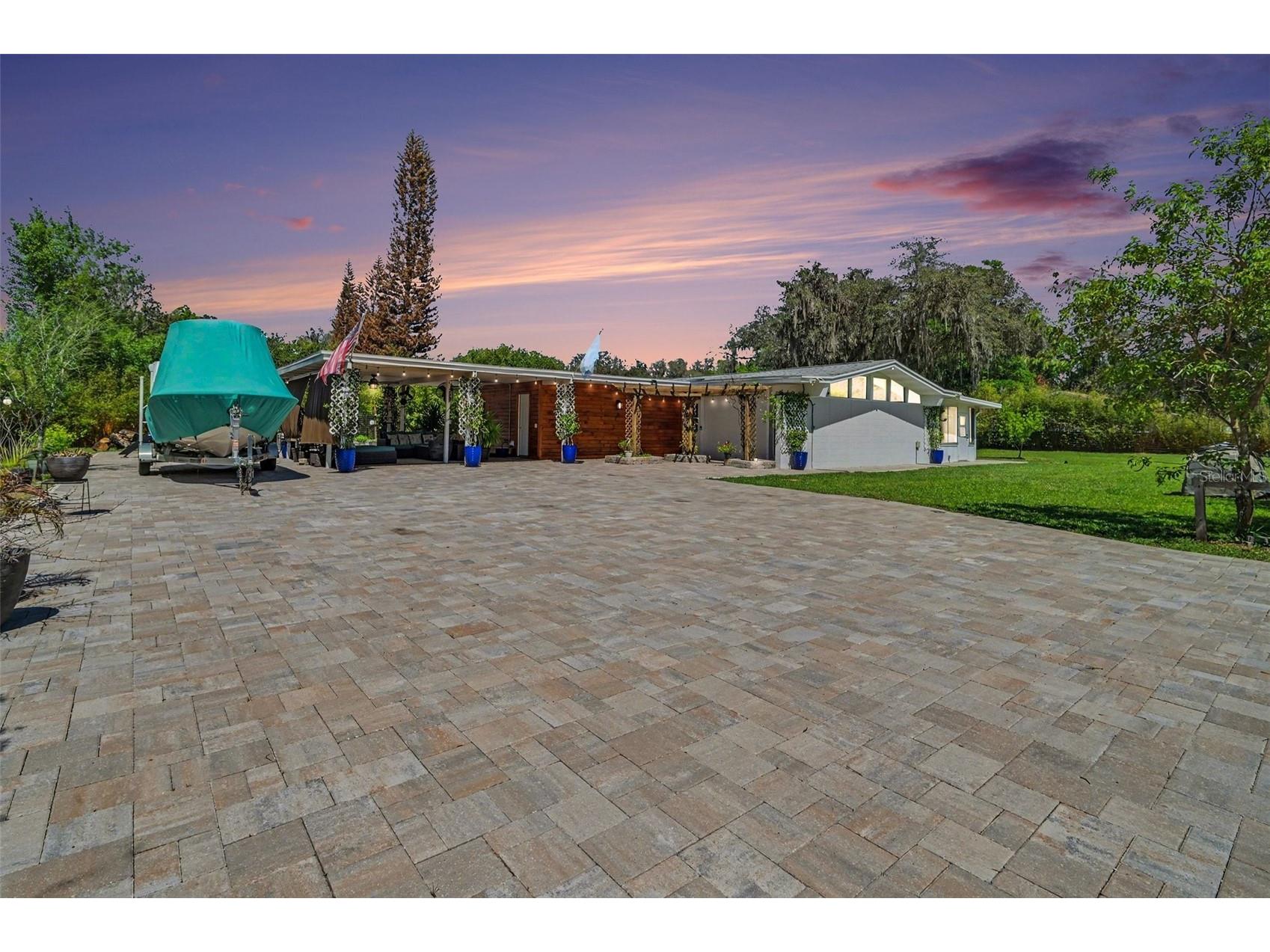 2207 Poinsettia Lane Deland FL 32724 V4948588 image3