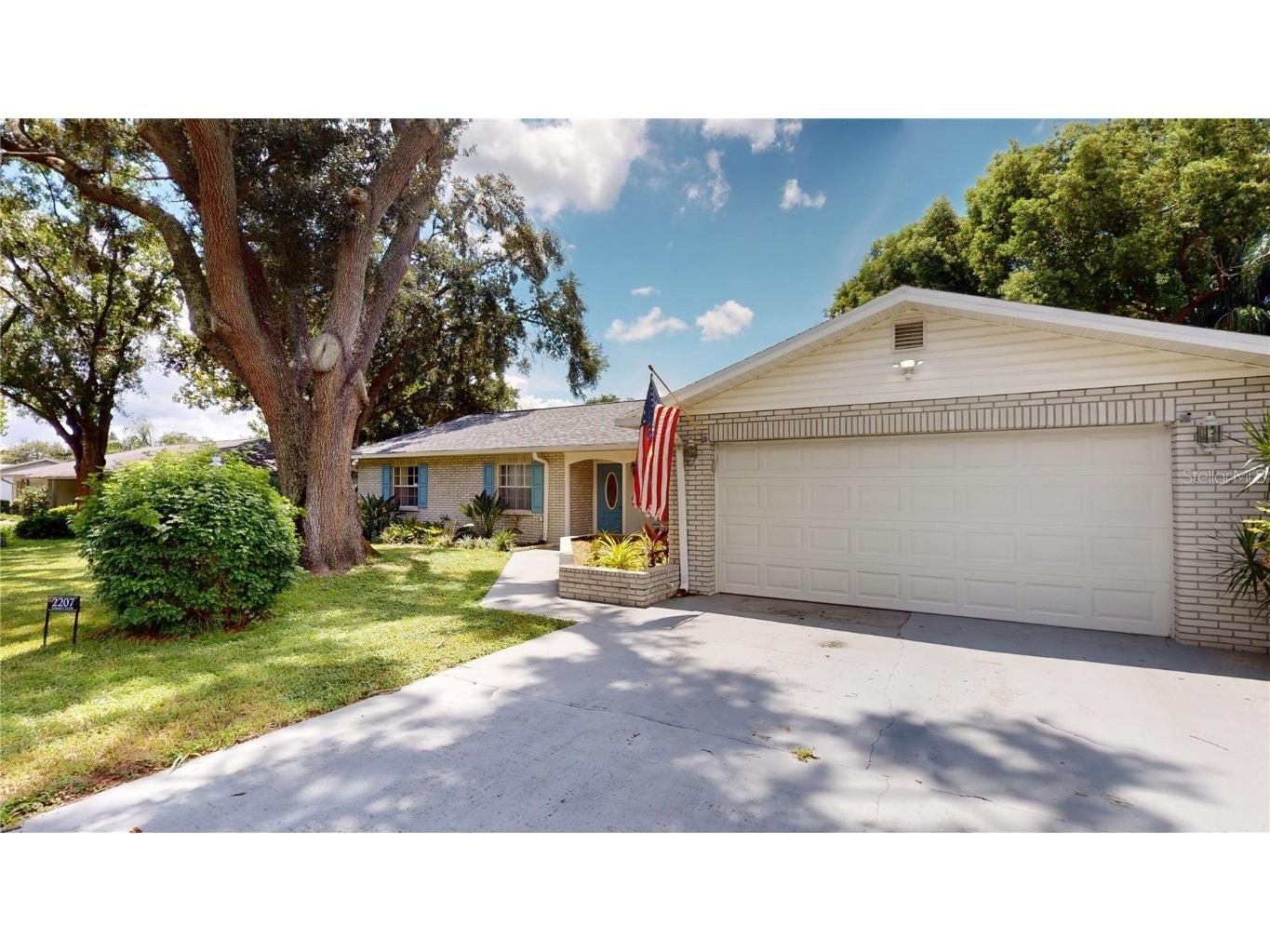 2207 Summit View Drive Valrico FL 33596 A4612972 image1