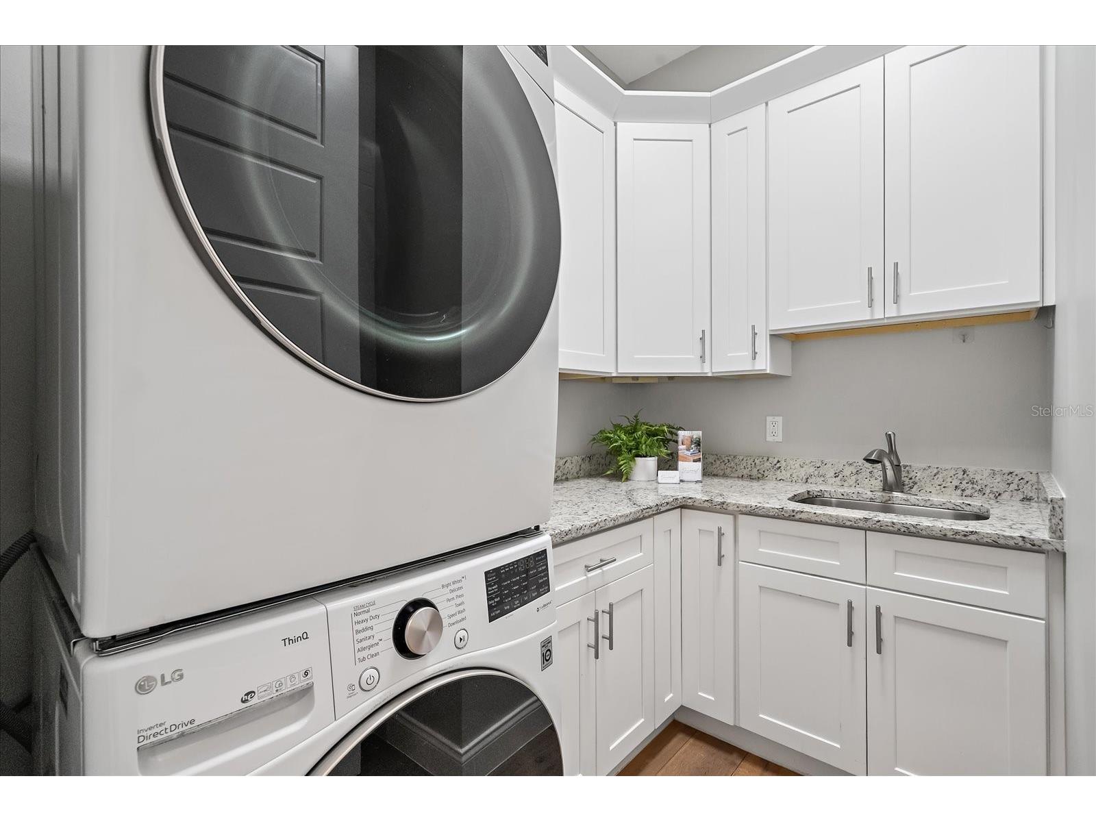 2207 Wisteria Street Sarasota FL 34239 A4683417 image27