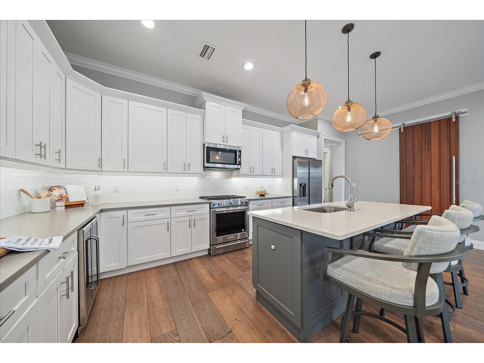2207 Wisteria Street Sarasota FL 34239 A4683417 image3