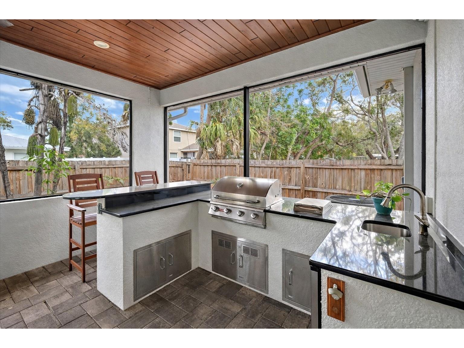 2207 Wisteria Street Sarasota FL 34239 A4683417 image8