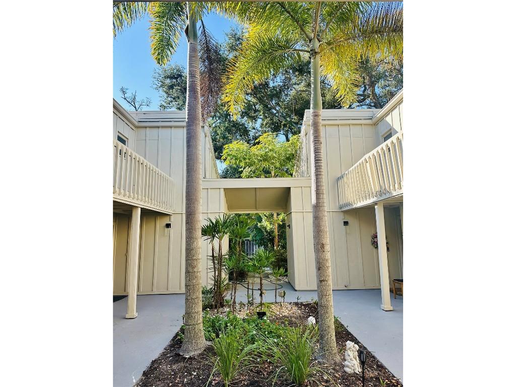 2208 Bahia Vista Street #F1 Sarasota FL 34239 A4675125 image1