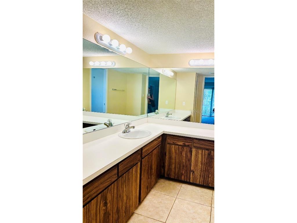 2208 Bahia Vista Street #F1 Sarasota FL 34239 A4675125 image18