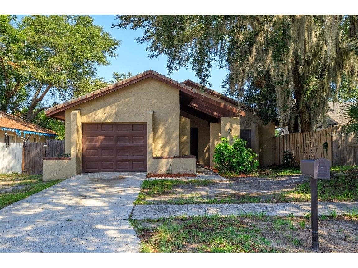 2208 Greenview Circle Orlando FL 32808 P4926337 image1