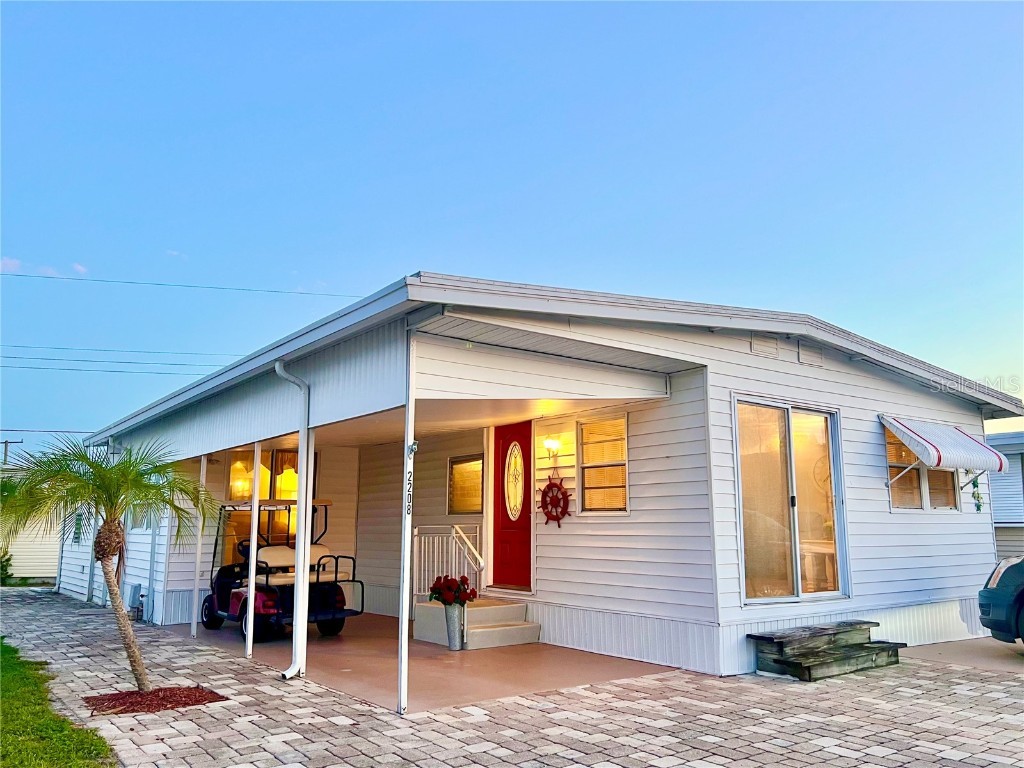 2208 Iowa Avenue Bradenton FL 34207 - SARASOTA BAY A4582482 image1