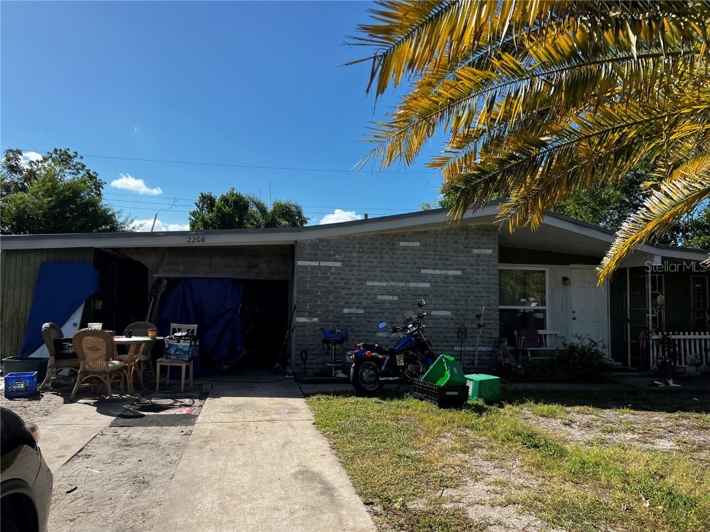 2208 Wellesley Drive N Bradenton FL 34207 A4588584 image1