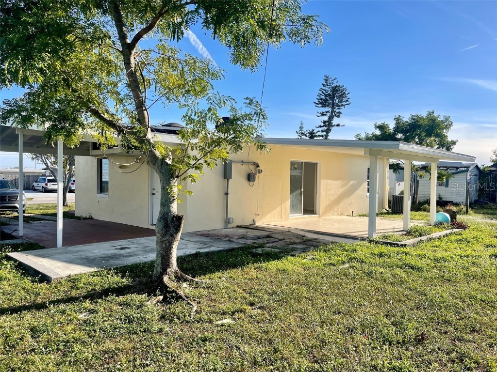 22086 Beverly Avenue Port Charlotte FL 33952 D6133944 image1