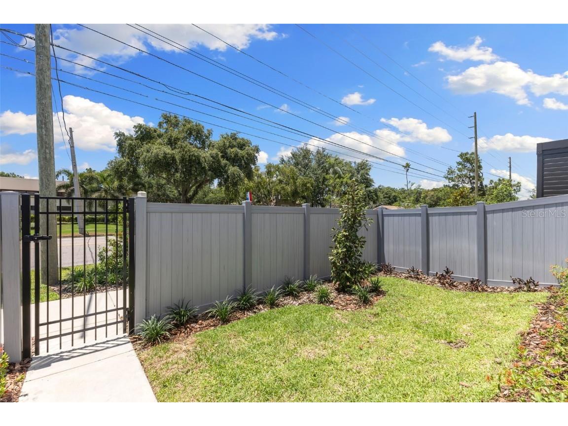 2209 16th Street N Saint Petersburg FL 33704 TB8421434 image20