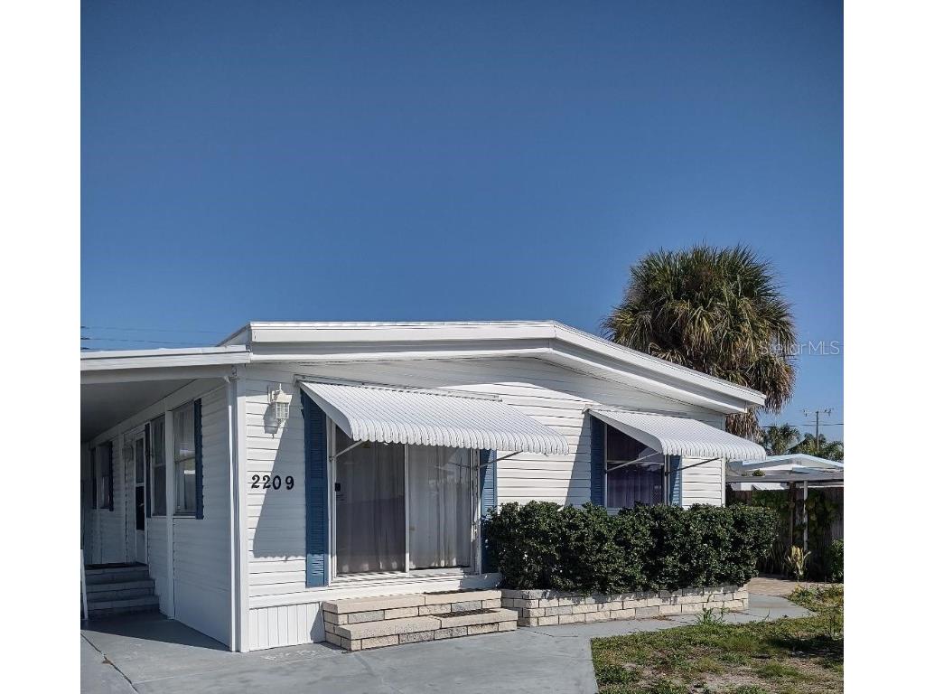 2209 Iowa Avenue Bradenton FL 34207 - SARASOTA BAY J972521 image1