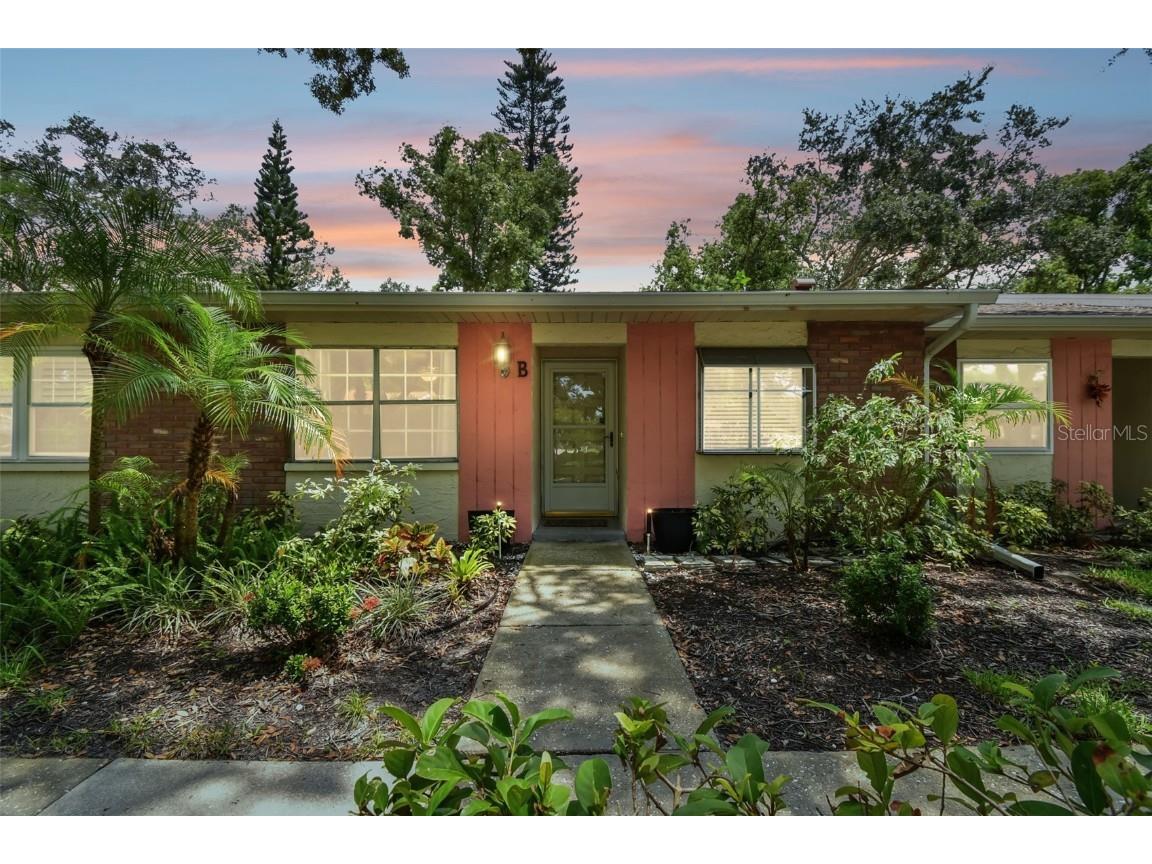 2209 Lark Circle E #B Palm Harbor FL 34684 U8254438 image1