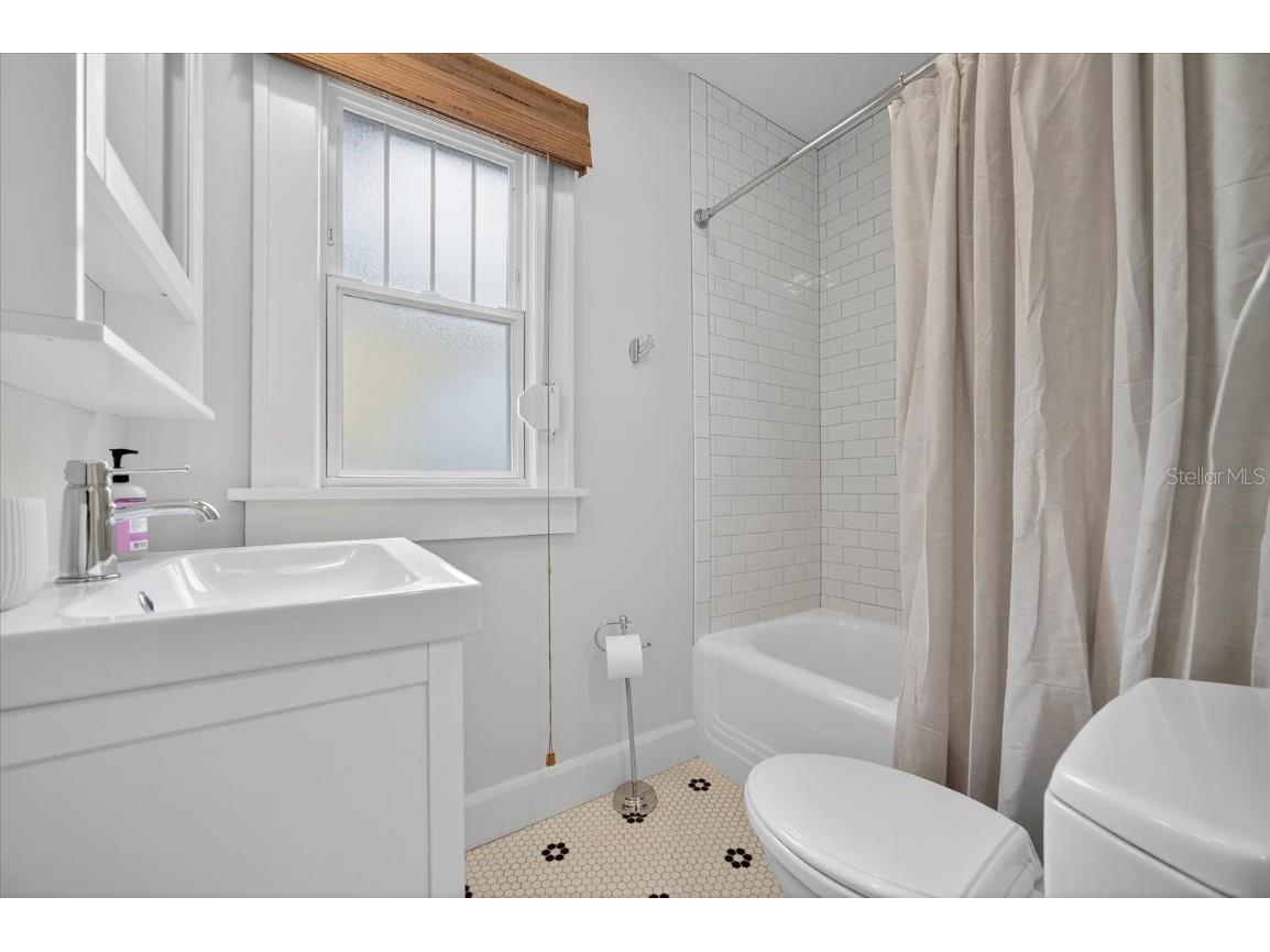 221 13th Avenue NE Saint Petersburg FL 33701 TB8411132 image20