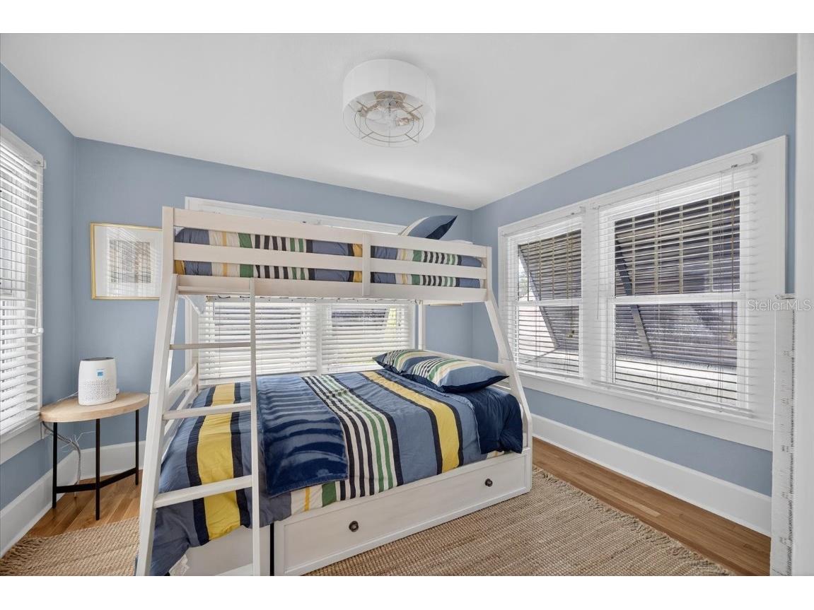 221 13th Avenue NE Saint Petersburg FL 33701 TB8411132 image30