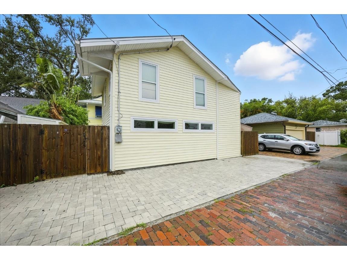 221 13th Avenue NE Saint Petersburg FL 33701 TB8411132 image45