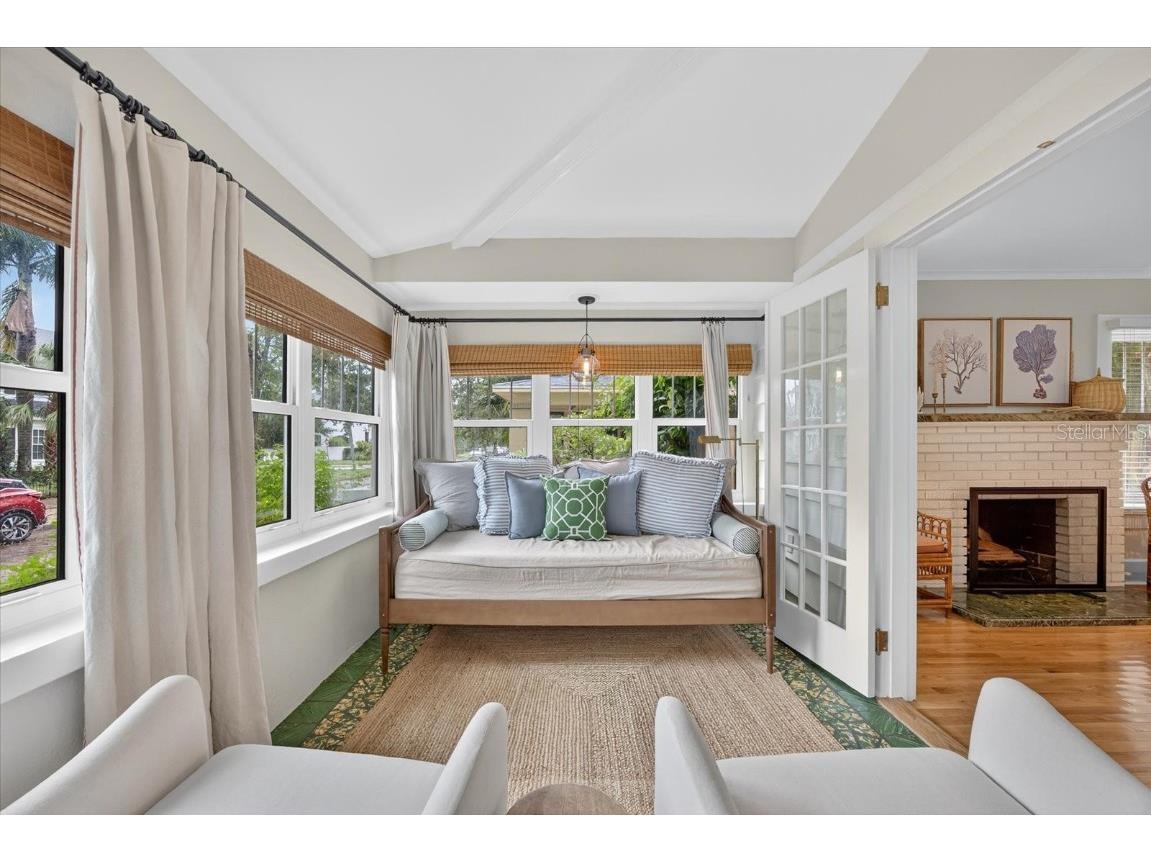 221 13th Avenue NE Saint Petersburg FL 33701 TB8411132 image6