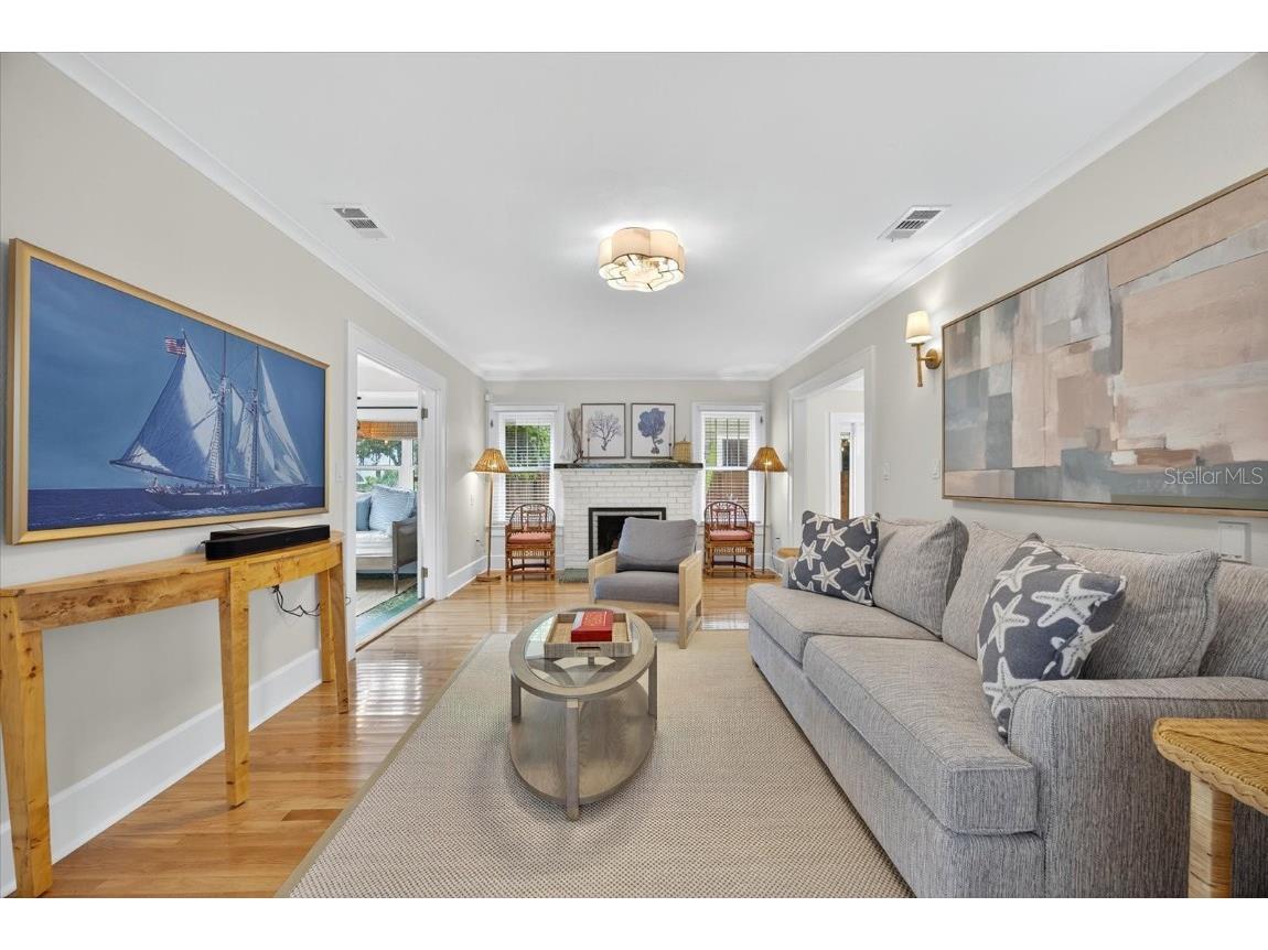 221 13th Avenue NE Saint Petersburg FL 33701 TB8411132 image9