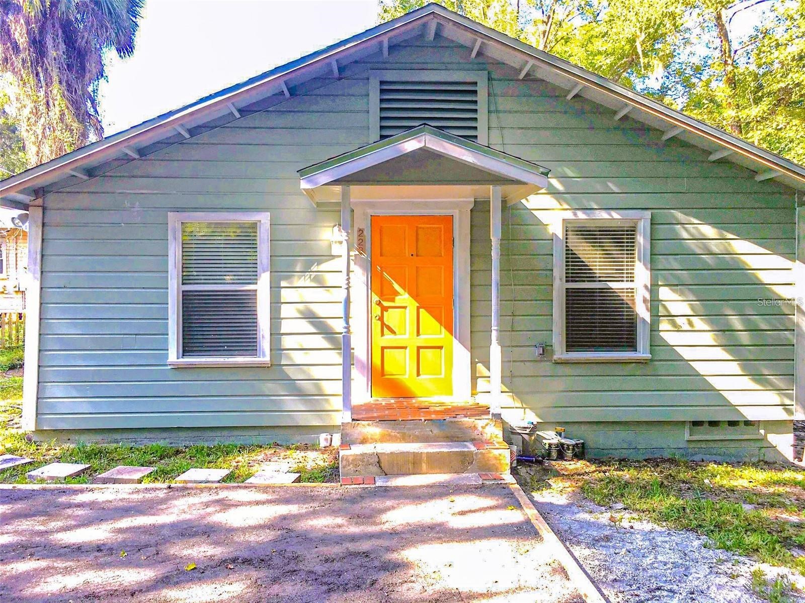 221/223 SE 9th Street Gainesville FL 32601 GC538266 image18