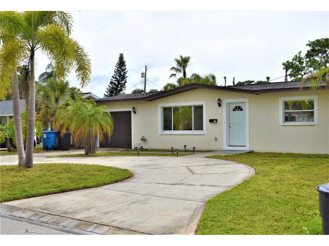 221 85th Avenue N Saint Petersburg FL 33702 U8158406 image1