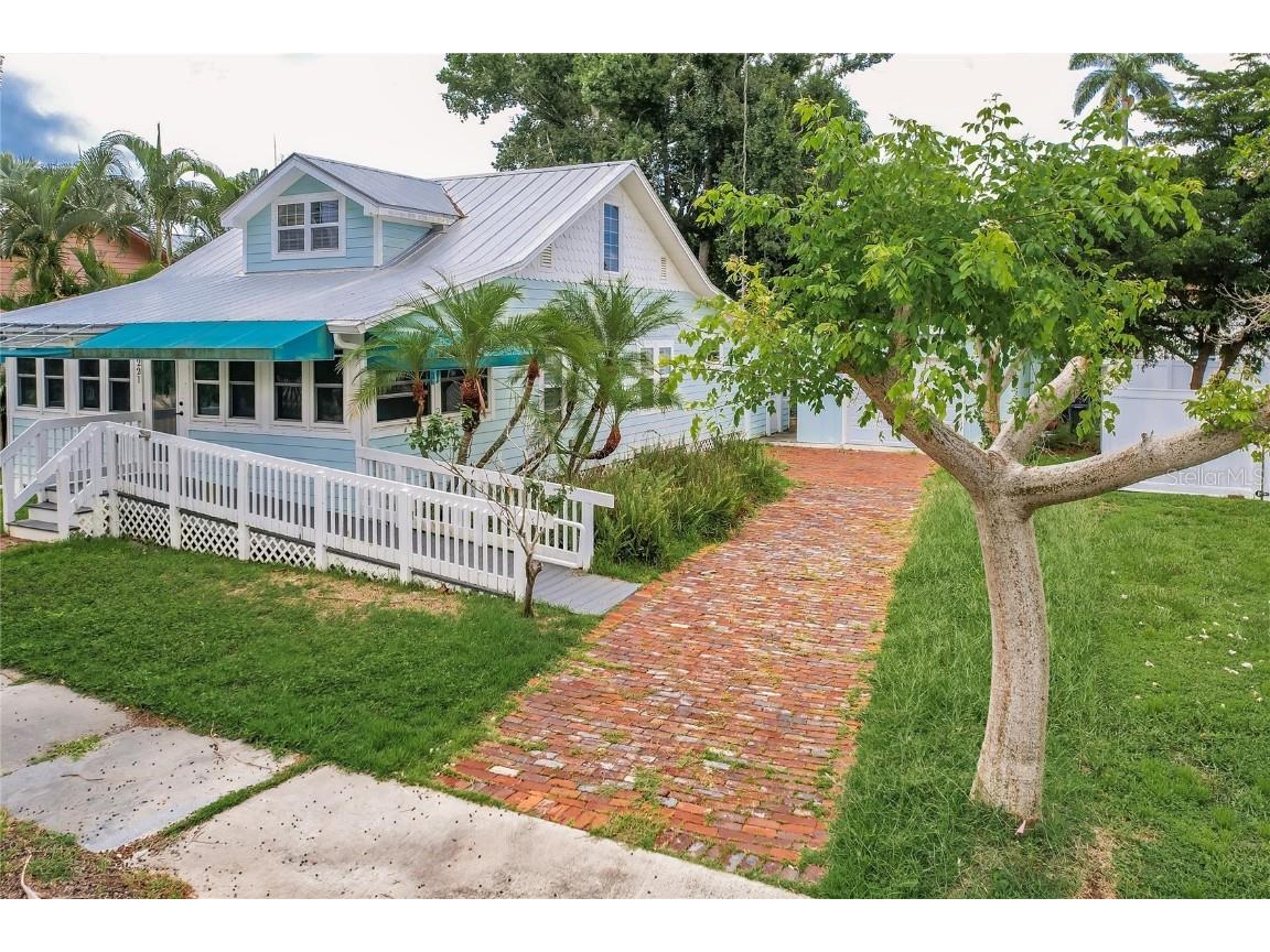 221 Durrance Street Punta Gorda FL 33950 C7496617 image1