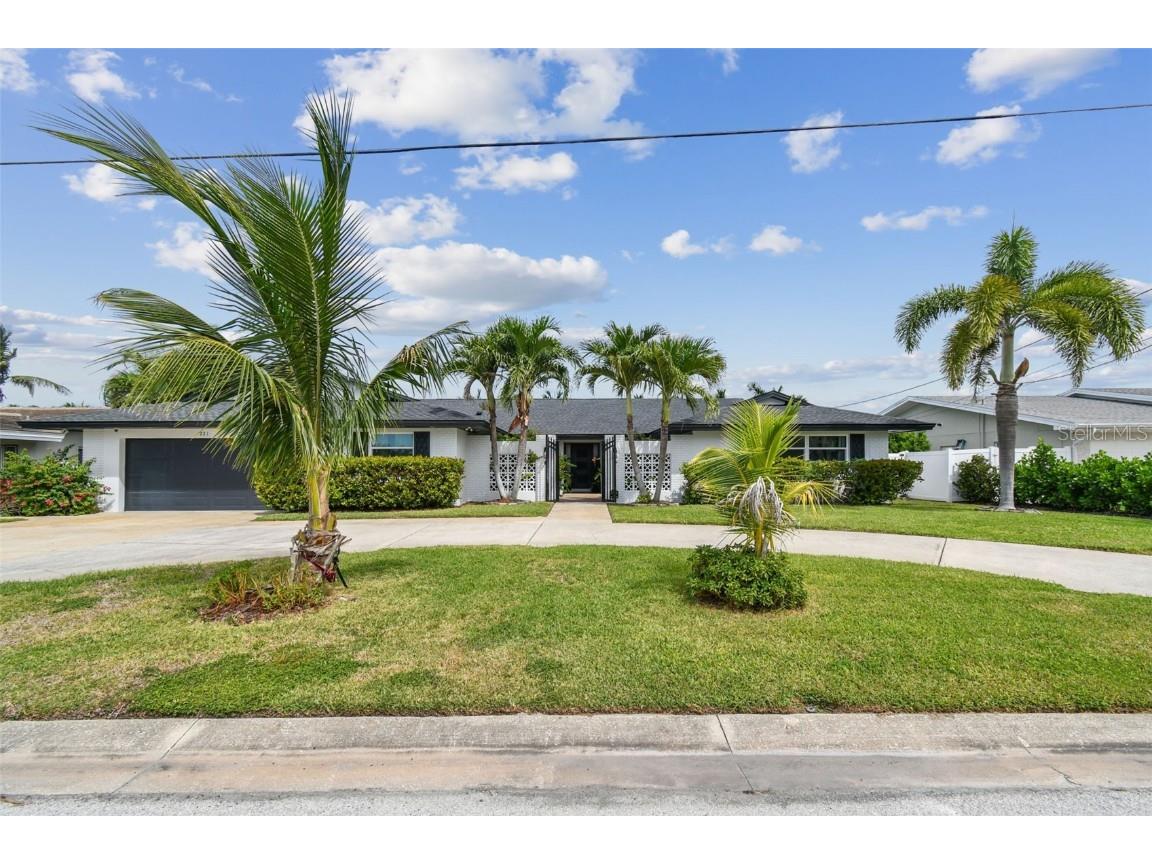 221 Howard Drive Belleair Beach FL 33786 - INTERCOASTAL TB8446537 image3