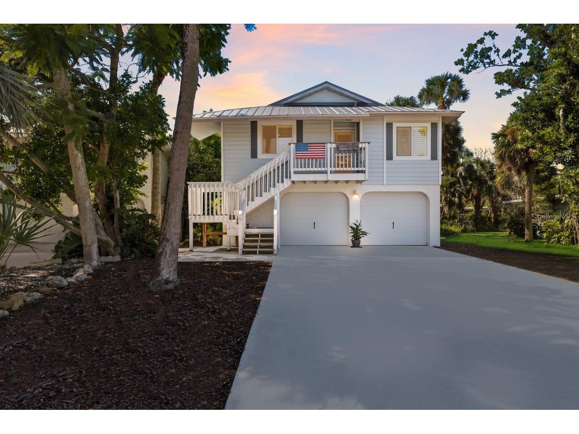 221 Island Circle Sarasota FL 34242 A4668472 image1
