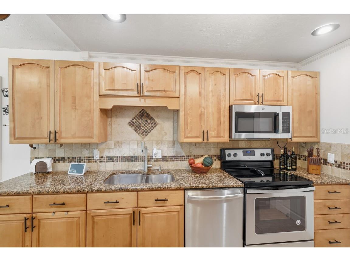 221 Island Circle Sarasota FL 34242 A4668472 image10