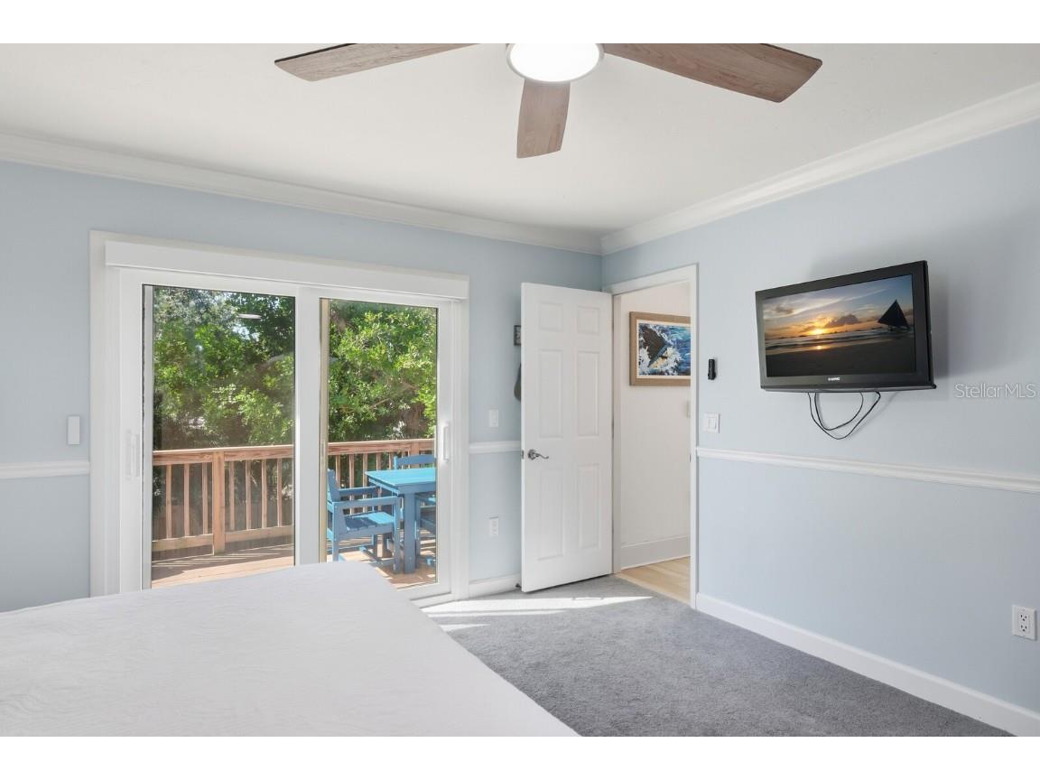 221 Island Circle Sarasota FL 34242 A4668472 image14