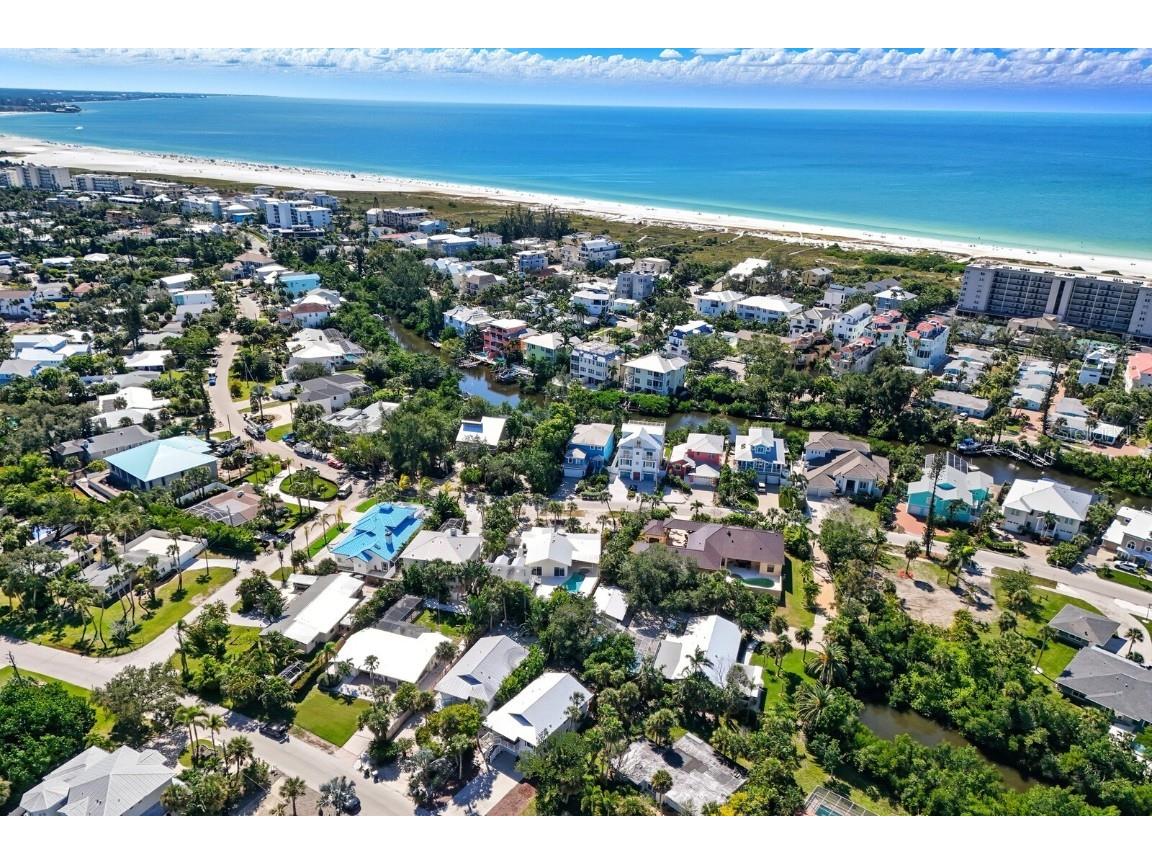 221 Island Circle Sarasota FL 34242 A4668472 image26