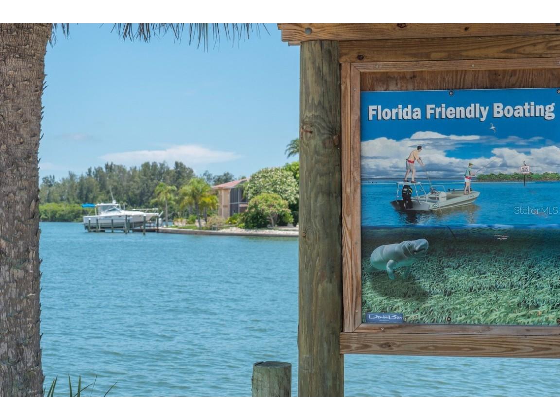 221 Island Circle Sarasota FL 34242 A4668472 image34