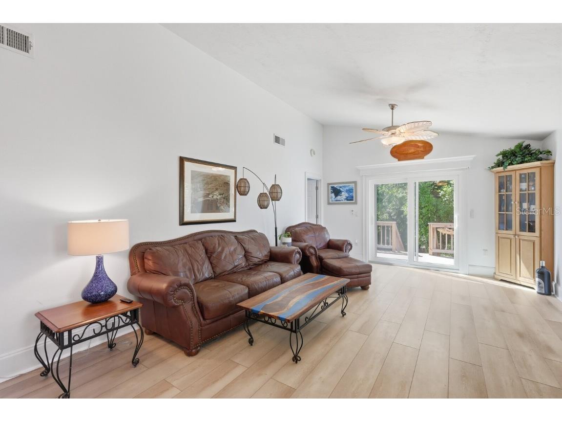 221 Island Circle Sarasota FL 34242 A4668472 image5