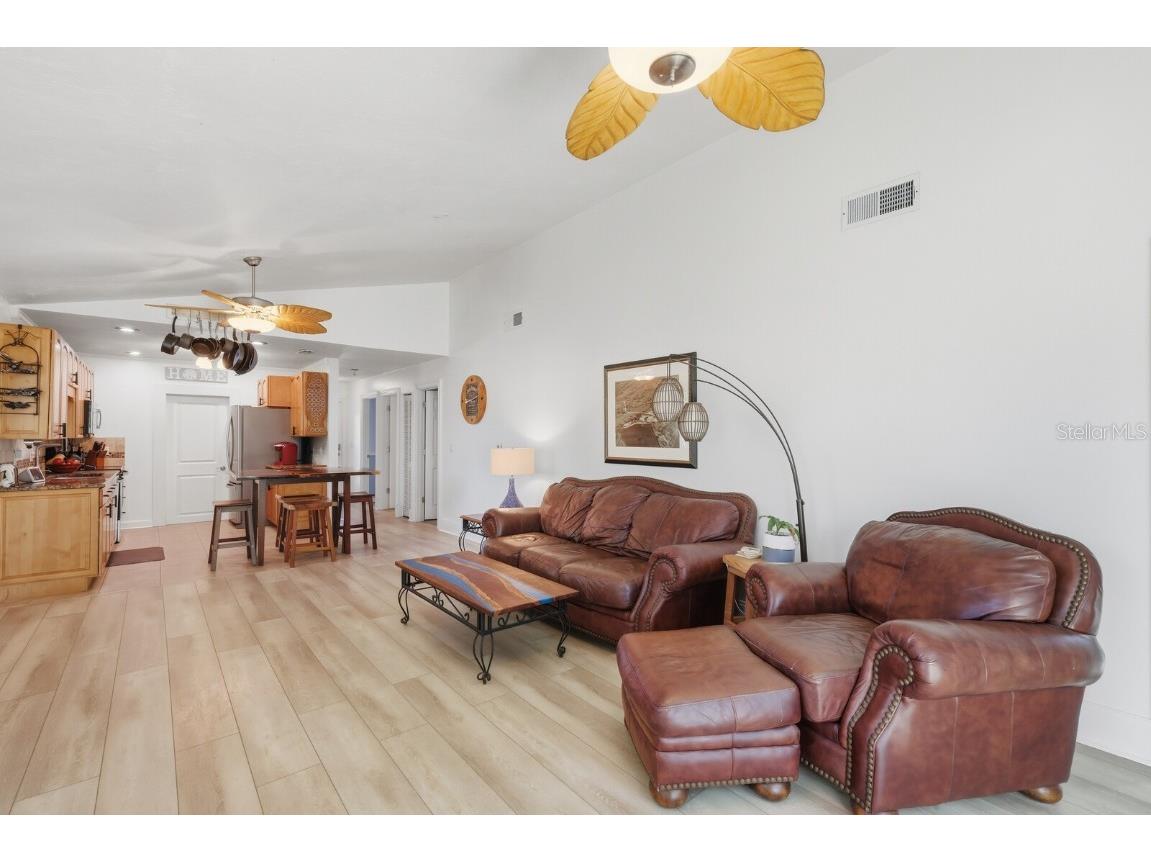 221 Island Circle Sarasota FL 34242 A4668472 image6