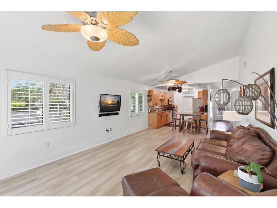 221 Island Circle Sarasota FL 34242 A4668472 image7