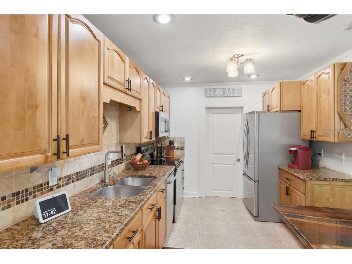 221 Island Circle Sarasota FL 34242 A4668472 image9